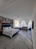 Quarto lua de mel, 1 cama King, banheira, vista para o jardim | Roupas de cama premium, escrivaninha, quartos à prova de som