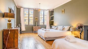 2 chambres, fer et planche à repasser, Wi-Fi, draps fournis