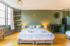 2 habitaciones, tabla de planchar con plancha, wifi y ropa de cama 