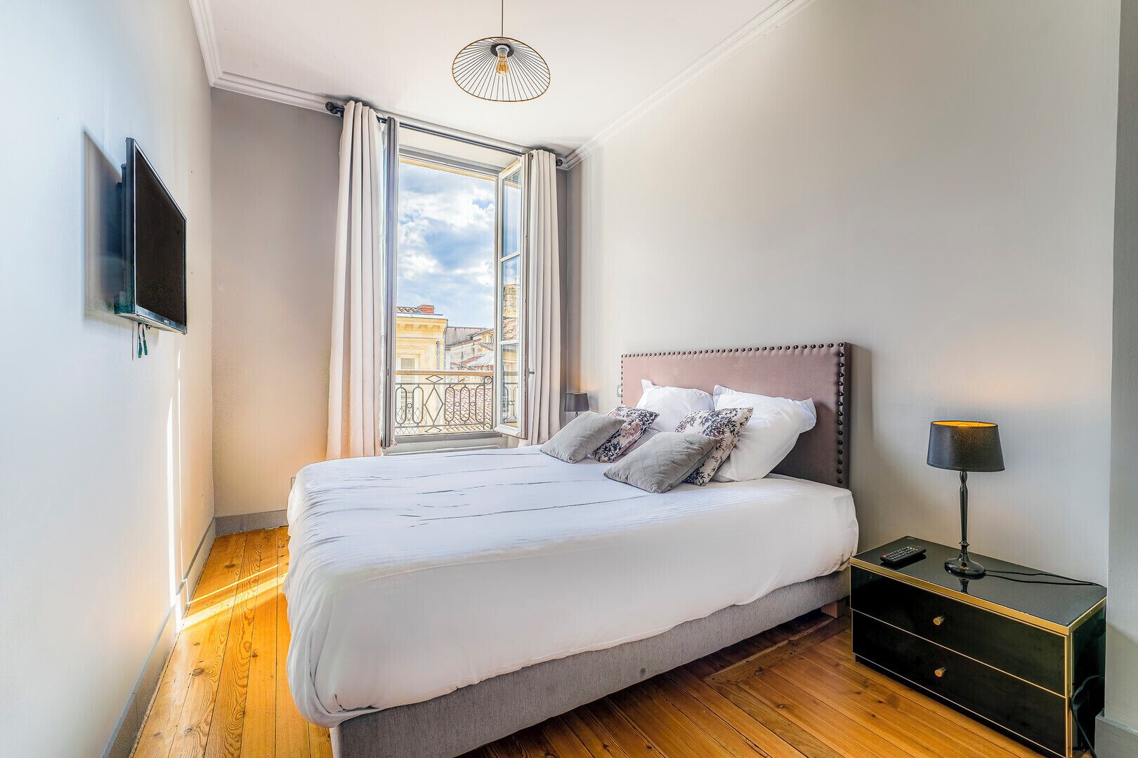 2 chambres, fer et planche à repasser, Wi-Fi, draps fournis