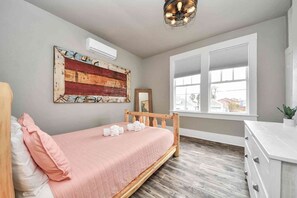 2 bedrooms, iron/ironing board, WiFi, bed sheets - Pet-Friendly 2BR Penthouse near Beach & Nightlife (Galveston)