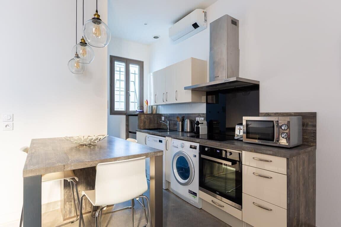 Réfrigérateur, micro-ondes, four, lave-vaisselle