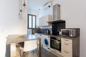 Fridge, microwave, oven, dishwasher