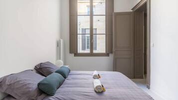 1 habitación, tabla de planchar con plancha, wifi y ropa de cama