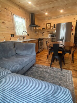 Smart TV, books - Eleanor - 2 bdr Cabin unit on River w/SUPS, Kayaks, & paddle boat. Pet friendly! (Amery)