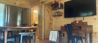 Eleanor - 2 bdr Cabin unit on River w/SUPS, Kayaks, & paddle boat. Pet friendly!