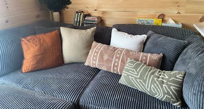 Eleanor - 2 bdr Cabin unit on River w/SUPS, Kayaks, & paddle boat. Pet friendly!