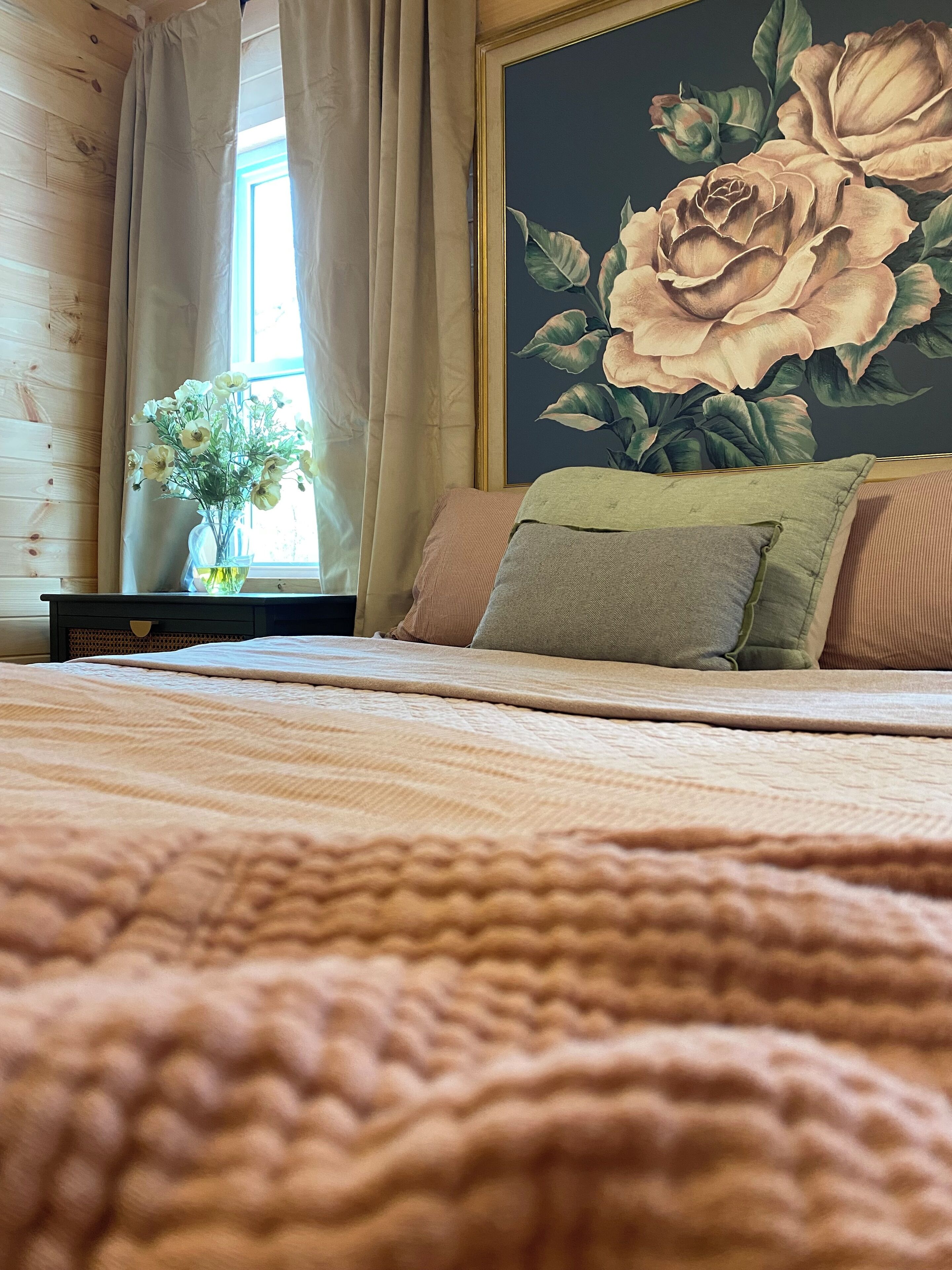 2 bedrooms, desk, iron/ironing board, travel crib