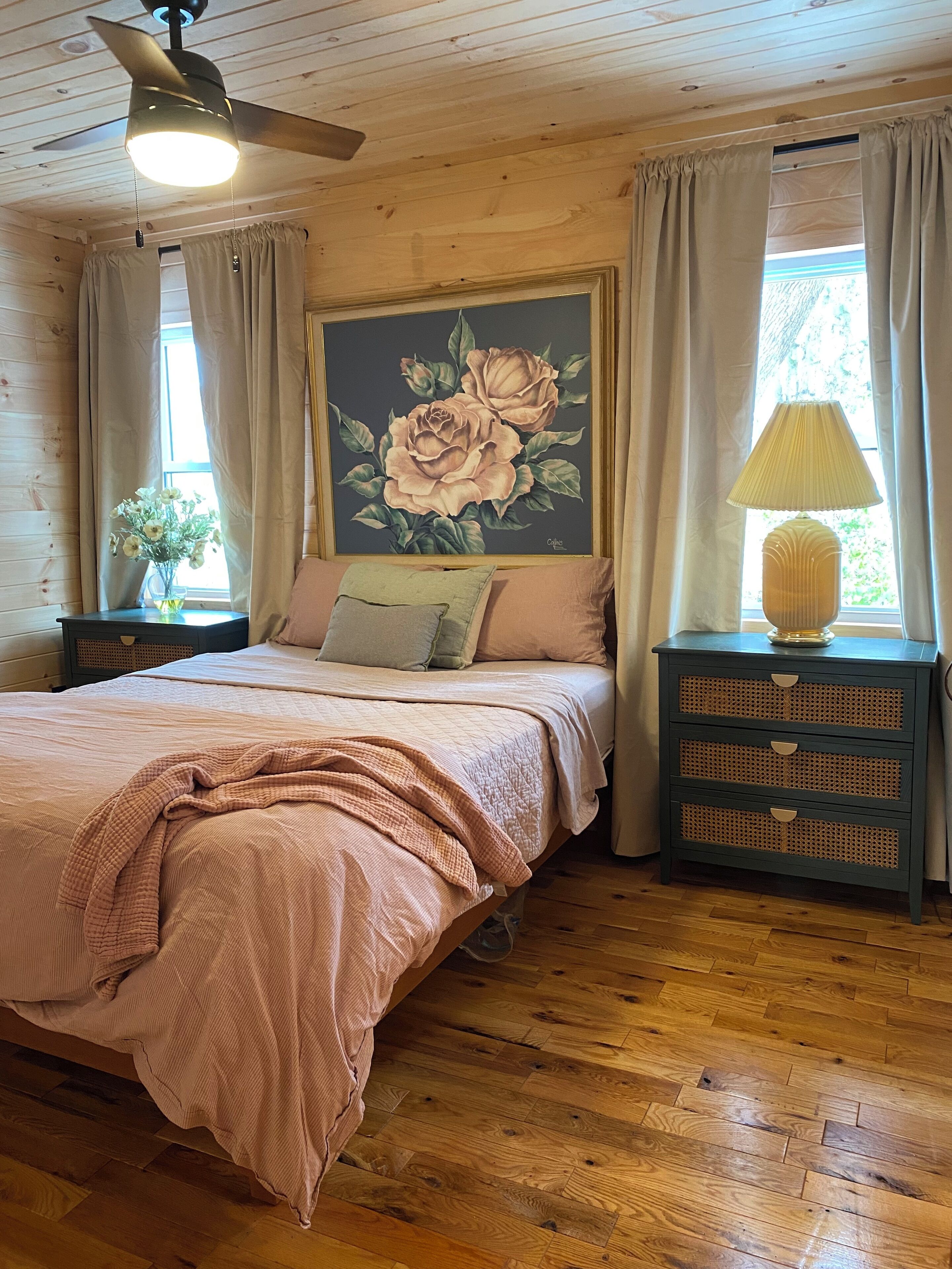 2 bedrooms, desk, iron/ironing board, travel cot