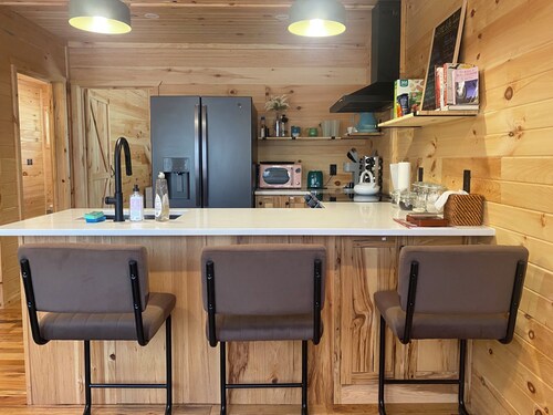 Private 3bdr cabin on Apple River kayaks, SUPS, and paddle boat. Pet friendly!
