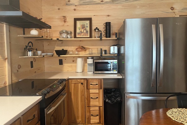 Geladeira, micro-ondas, fogão, cooktop