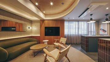 Deluxe Room, Non Smoking | 1 bedroom, individually decorated, individually furnished