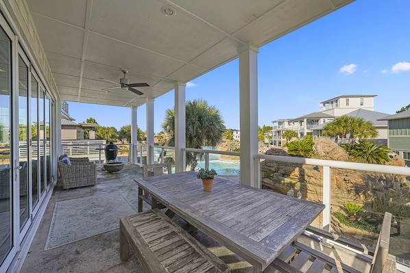 Outdoor dining