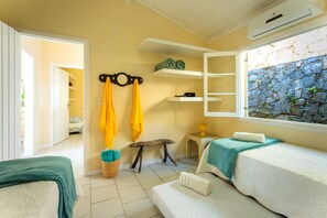 2 bedrooms, free WiFi, bed sheets - Seaside House w/ Kayaks Stand-up Paddleboards and Diving Equipment #PetFriendly (Praia de aracatiba)