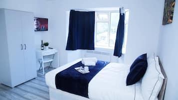 1 habitación, tabla de planchar con plancha, wifi y ropa de cama
