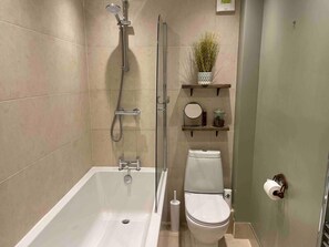 Douche, serviettes fournies