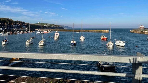 A marina with multiple sailboats docked. - Stunning apartment by The Leas, West End (Folkestone)