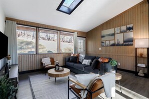 Smart-TV, peis, videospill og DVD-spiller