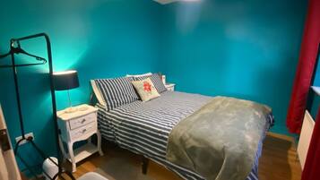 2 bedrooms, iron/ironing board, WiFi