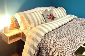 2 bedrooms, iron/ironing board, WiFi