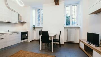 KĂŒhlschrank, Mikrowelle, Ofen, Herdplatte