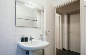 Suihku, hiustenkuivaaja