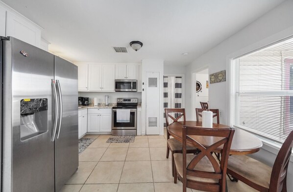 Private kitchen - Lovely 3/1-Bedroom vacation home (Houston)