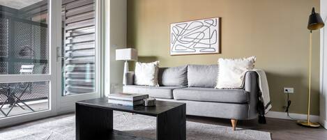 Fernseher, Stereoanlage, Arbeitsbereiche