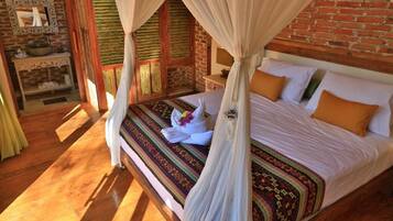 In-room safe, free WiFi, bed sheets