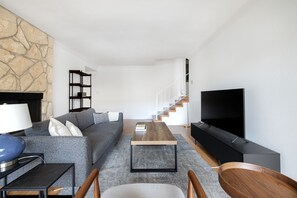 Téléviseur, foyer, chaîne audio