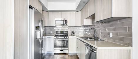 Frigorifero, microonde, forno, lavastoviglie