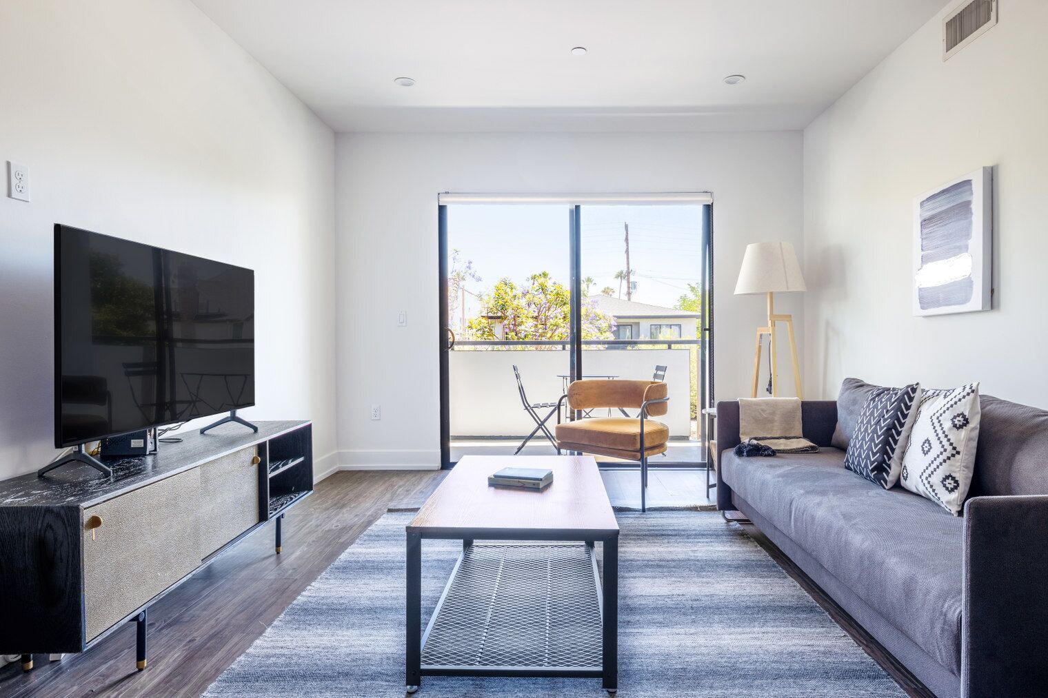 Stylish Fairfax 3BR w/ W/D, walk to shopping + nightlife, by Blueground