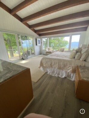 5 Schlafzimmer, Schreibtisch, Bügeleisen/Bügelbrett, Reisekinderbett