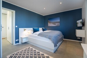 2 bedrooms, iron/ironing board, WiFi