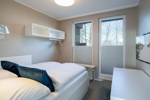 2 bedrooms, iron/ironing board, WiFi, bed sheets