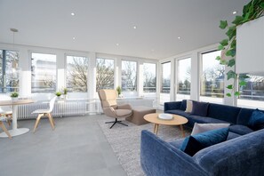 Fernseher, Stereoanlage