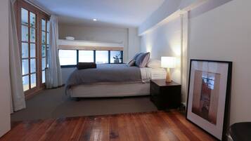 3 bedrooms, iron/ironing board, Internet, bed sheets