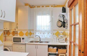 Microwave, oven, coffee/tea maker, cookware/dishes/utensils - Casa Nelken in Conil de la Frontera (España)