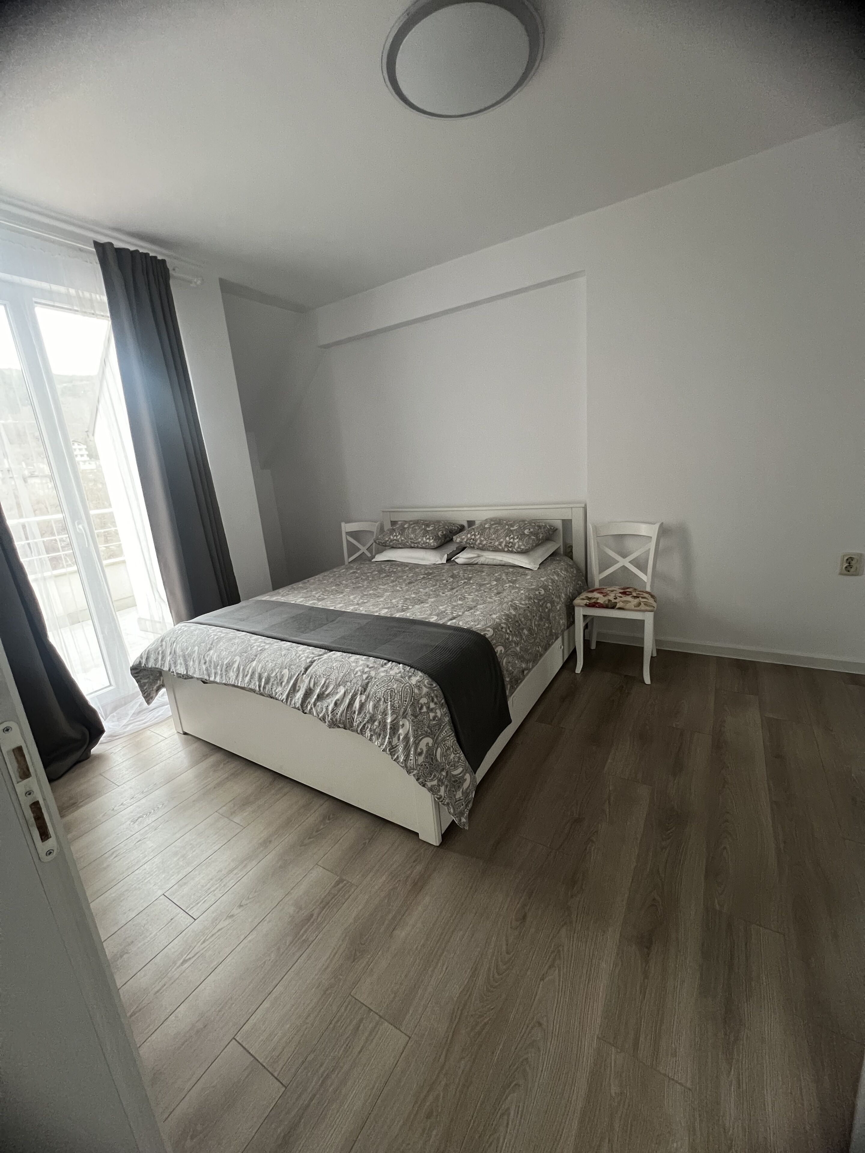 2 habitaciones, tabla de planchar con plancha, wifi y ropa de cama 