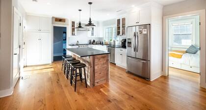 Sunsets On Blue Hill, Newly Renovated Farmhouse