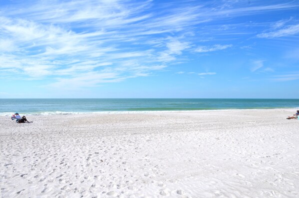 Camastros y toallas de playa