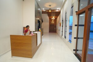 Reception - Hotel Seasons (Tiruvannamalai)
