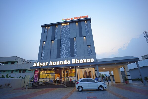 Front of property - Hotel Seasons (Tiruvannamalai)