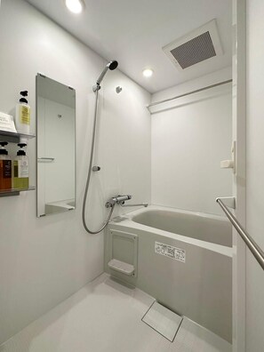 Shower, hair dryer, towels, soap - Lovely Studio for 6 Ppl with Very Good Location (Naka Ward, Hiroshima)