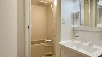 Ducha, secador de pelo y toallas