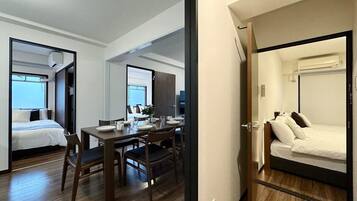 3 Schlafzimmer, Schreibtisch, Bügeleisen/Bügelbrett, WLAN