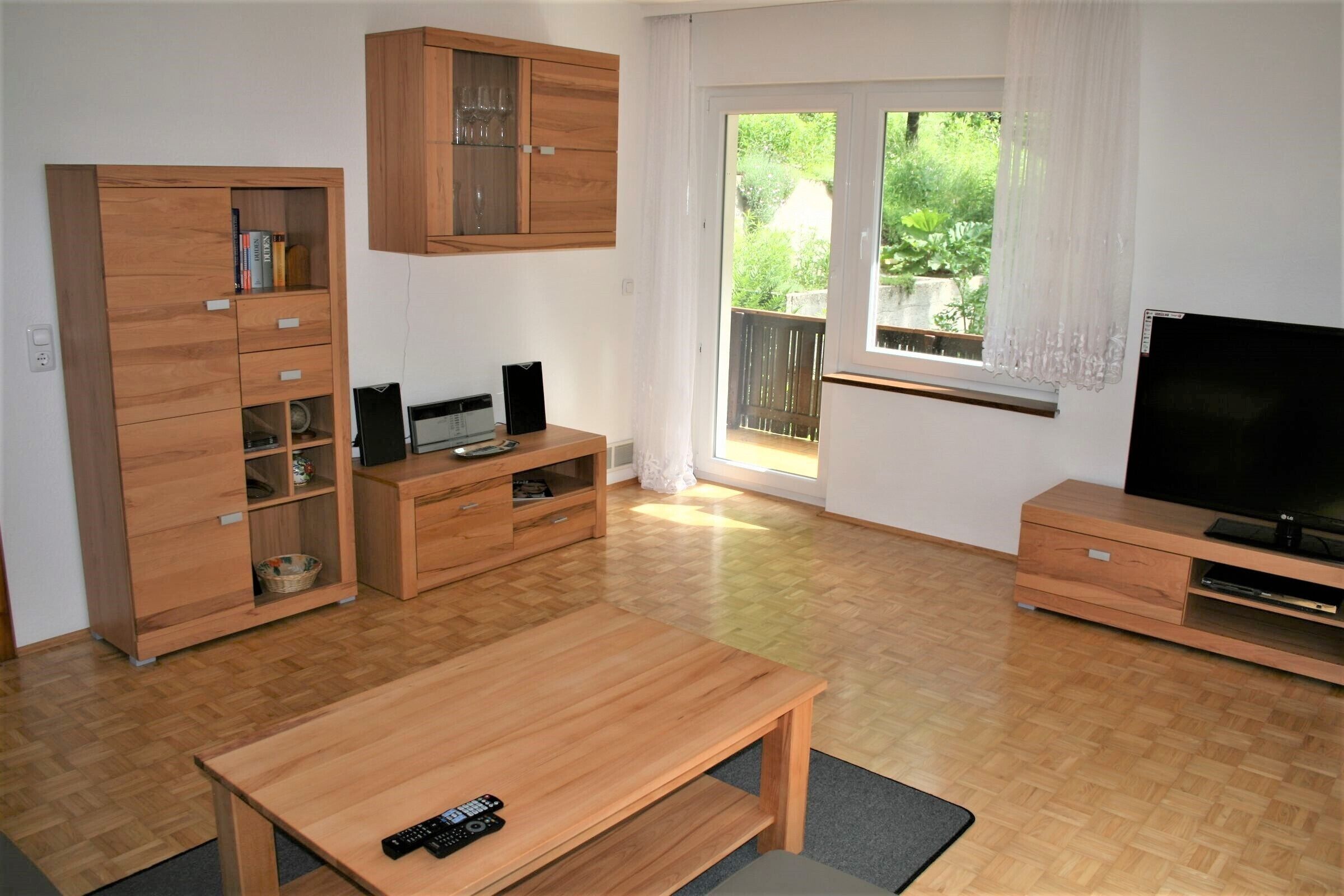 Fernseher, Kamin, DVD-Player, Stereoanlage