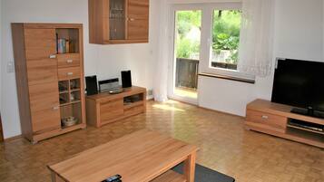 Fernseher, Kamin, DVD-Player, Stereoanlage