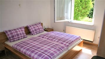 4 Schlafzimmer, Schreibtisch, Bügeleisen/Bügelbrett, kostenloses WLAN