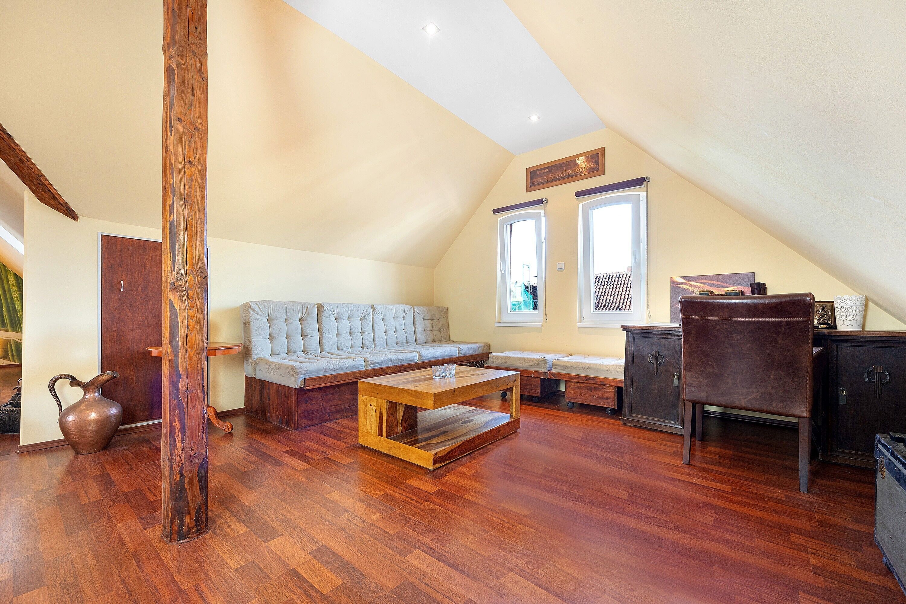 TV, fireplace, stereo